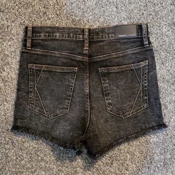 Kendall & Kylie Jean Shorts - Picture 5 of 6